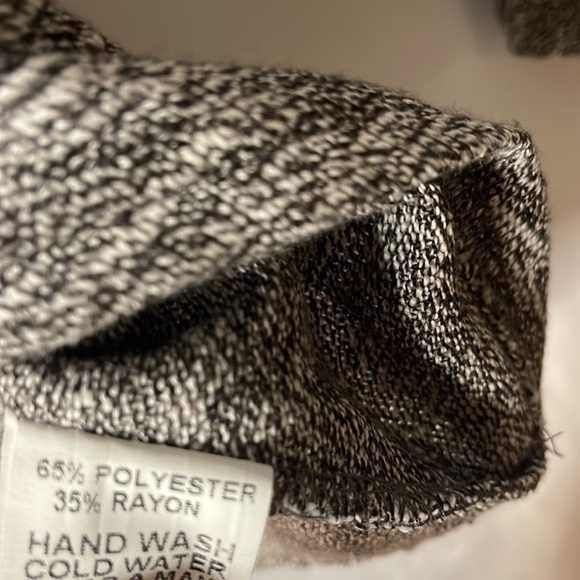 GREY WRAP SWEATER (M) - Picture 6 of 7